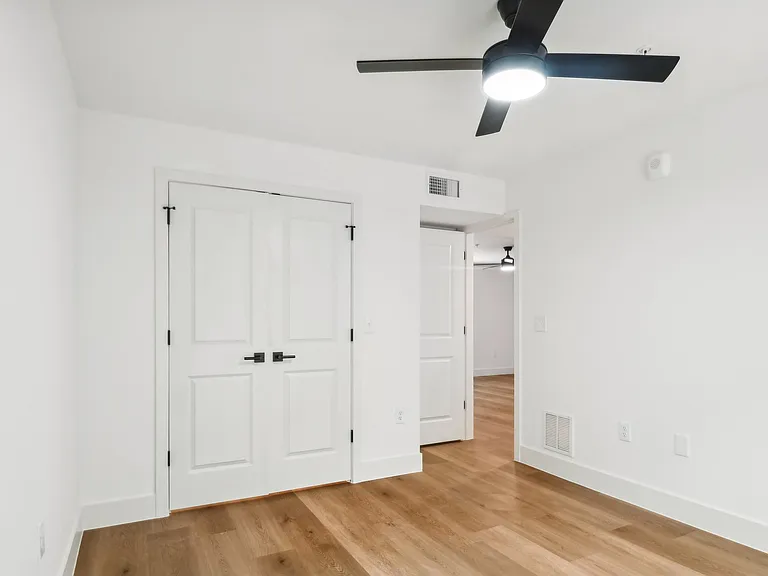 San Marco Square Apartments — Photo 30