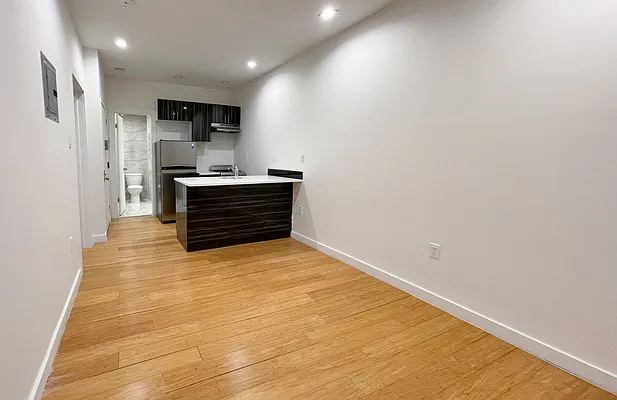 Rented by Kahen Properties | media 14