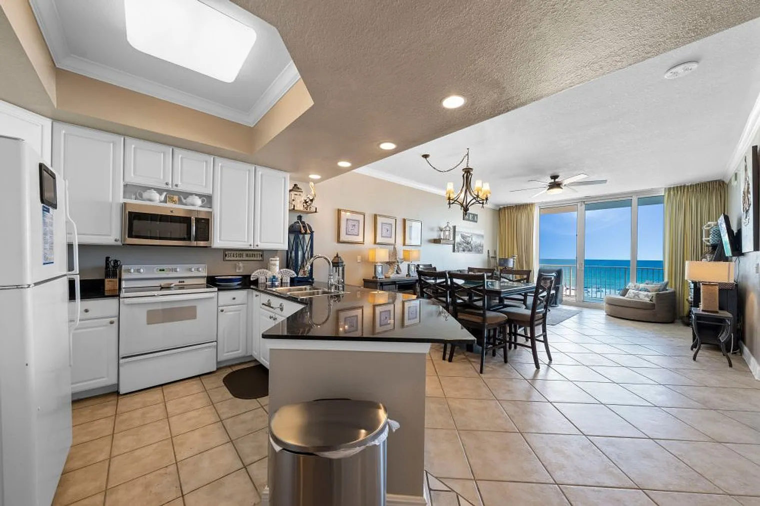 2 bed, 2.0 bath, 1248 sqft, $4,870 — Photo 4