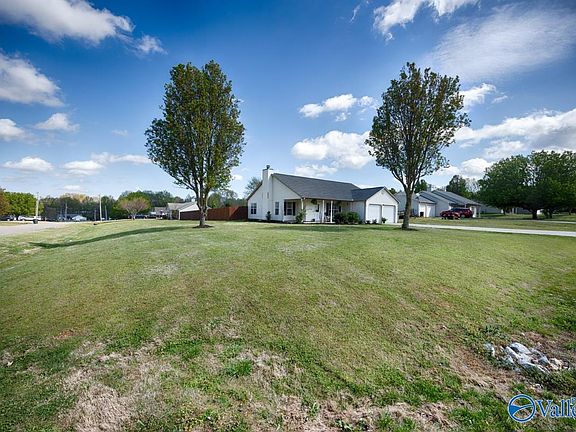 3rd image of 101 Green Lea Ln