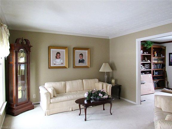 3rd image of 2699 Foxwood Dr
