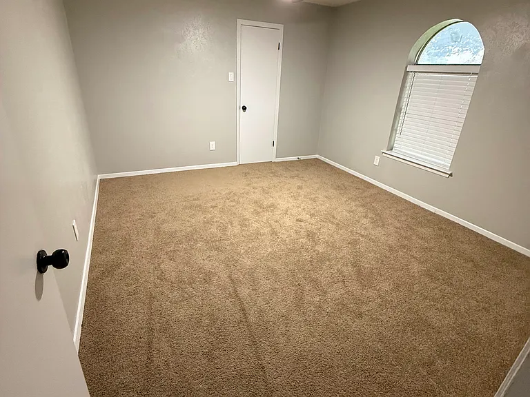 2117 Wellington Dr — Photo 9