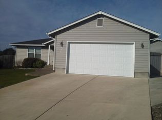 736 SE Brier Ct, Winston, OR 97496