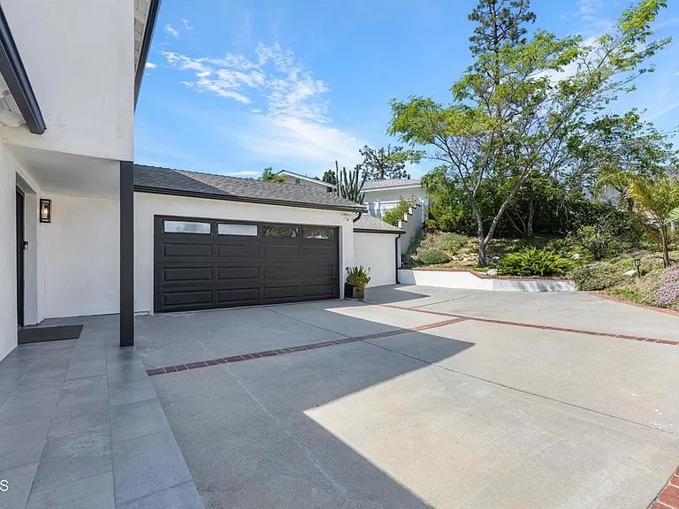 9321 Belvoir Ave — Photo 3