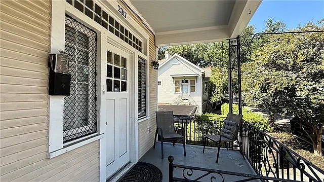 2 bed, 1.0 bath, 1250 sqft, $1,500 — Photo 2