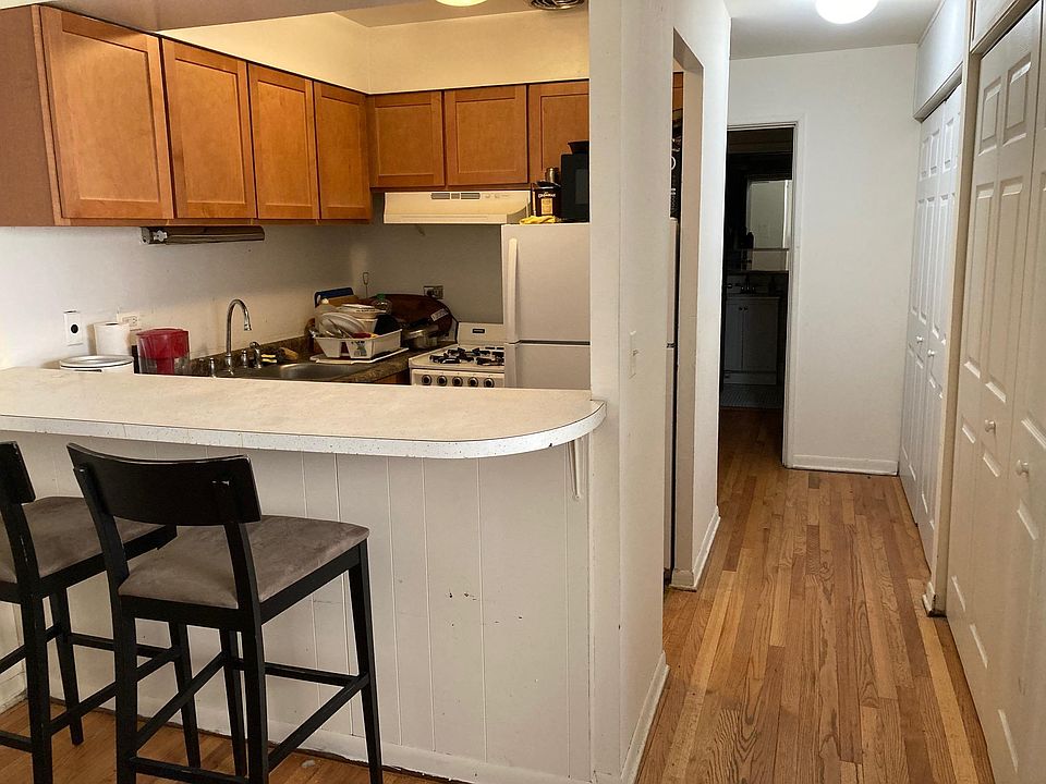 1st image of 2827 N Cambridge Ave APT 306