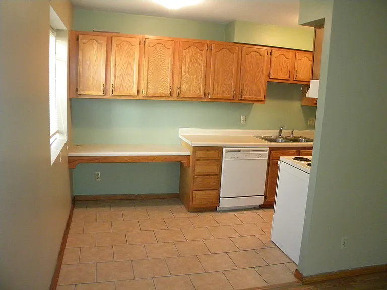 614 10th Ave SE #204 — Photo 3