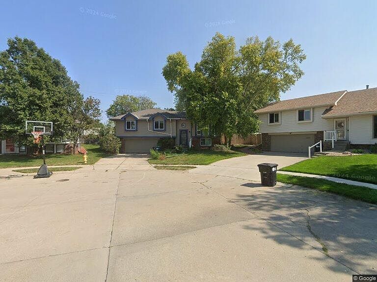 1st image of 15605 Franklin Cir