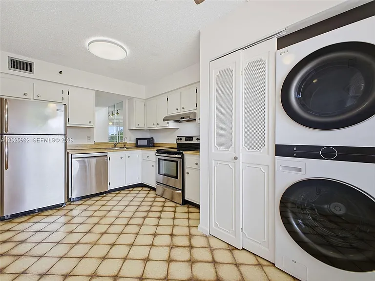 14623 Bonaire Blvd #405 — Photo 8