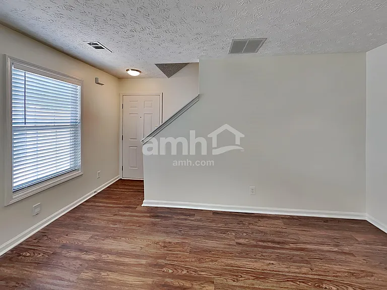 205 Daventry Way — Photo 6