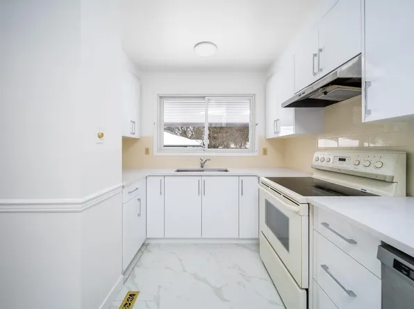 6411 149th Ave NW, Edmonton, AB T5A 1W1