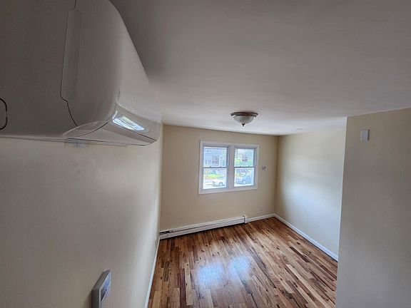 4th image of 3167 Victory Blvd APT 2C