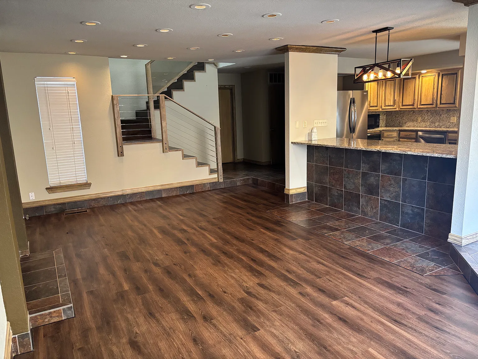 2 bed, 2.5 bath, 2120 sqft, $2,450 — Photo 3