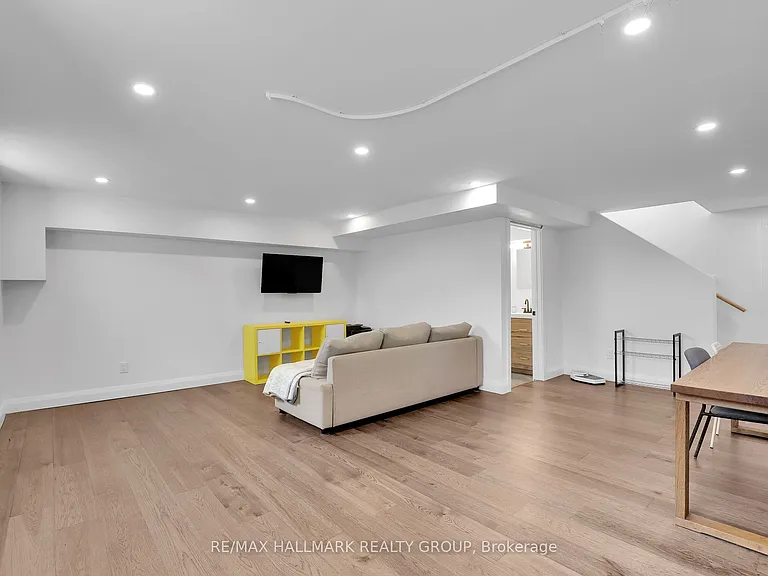 165 Knapp St — Photo 32