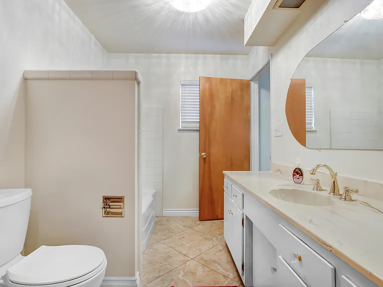 519 W Berkeley Ct — Photo 9