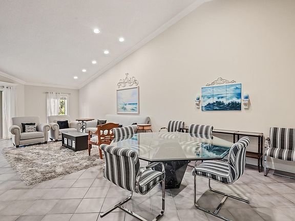 4th image of 4738 Fountains Drive S