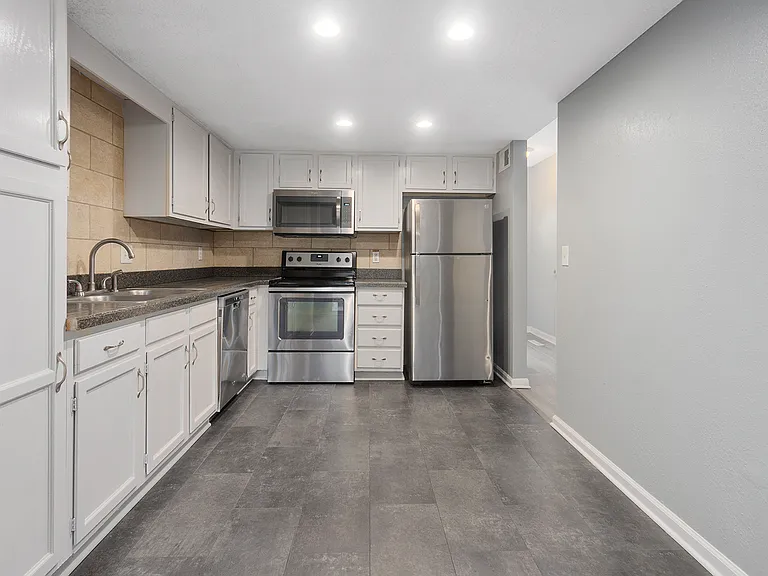 577 NW Valleybrook Rd — Photo 5