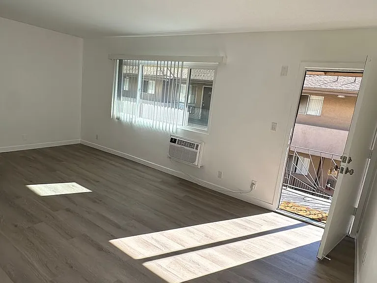 Sepulveda Apartments — Photo 46