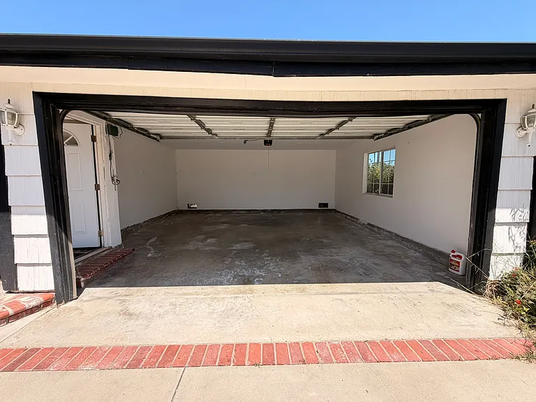 22221 Hartland St #HOUSE — Photo 16