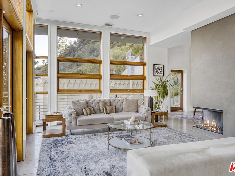 1929 N Curson Pl — Photo 16