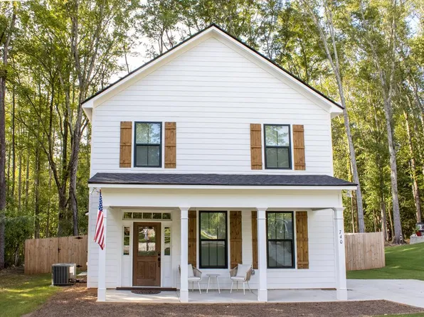 740 Chipley St, Pine Mountain, GA 31822