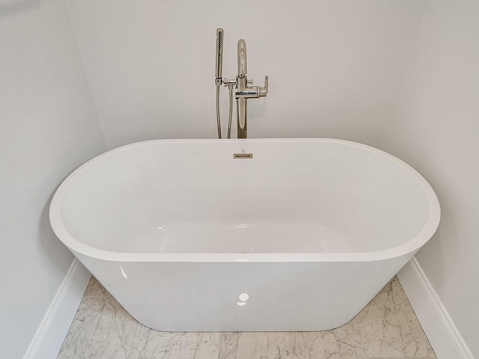 1st image of 128 Longwood Ave #2A