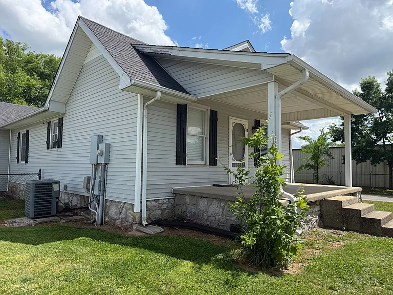 6112 Old Nashville Rd — Photo 2