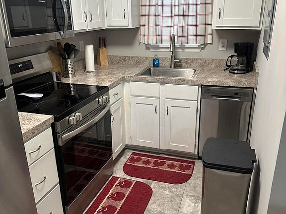 5th image of 223 Tinkerview Dr