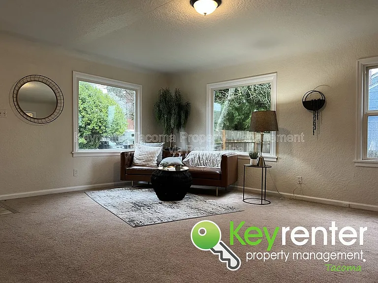 4816 E G St — Photo 4