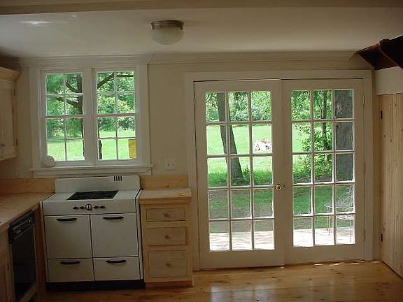 5th image of 315 MAPLE Avenue
