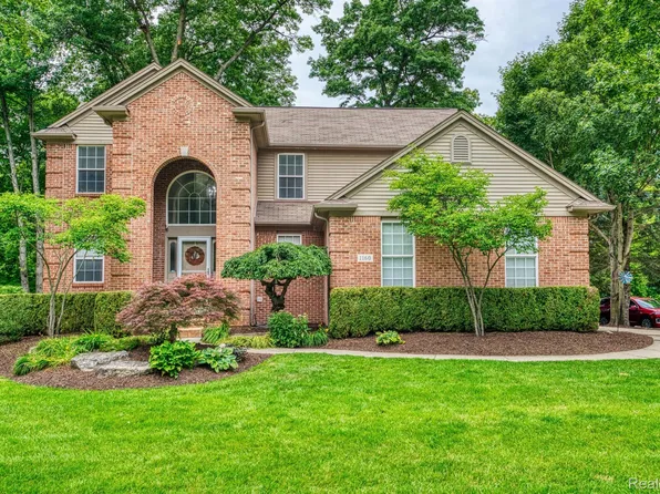 1160 Key West Dr, Lake Orion, MI 48360