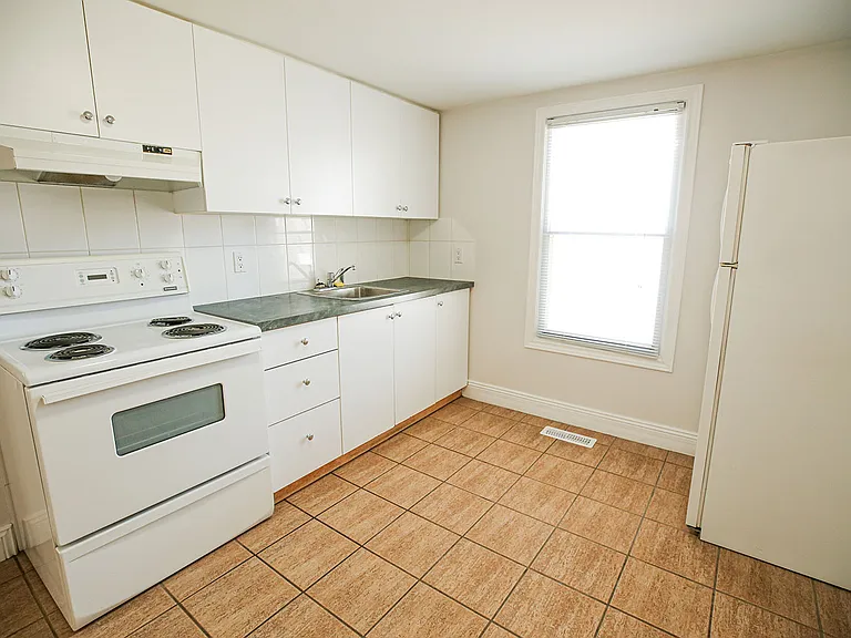 20 Montebello Pl #L2R6 — Photo 4