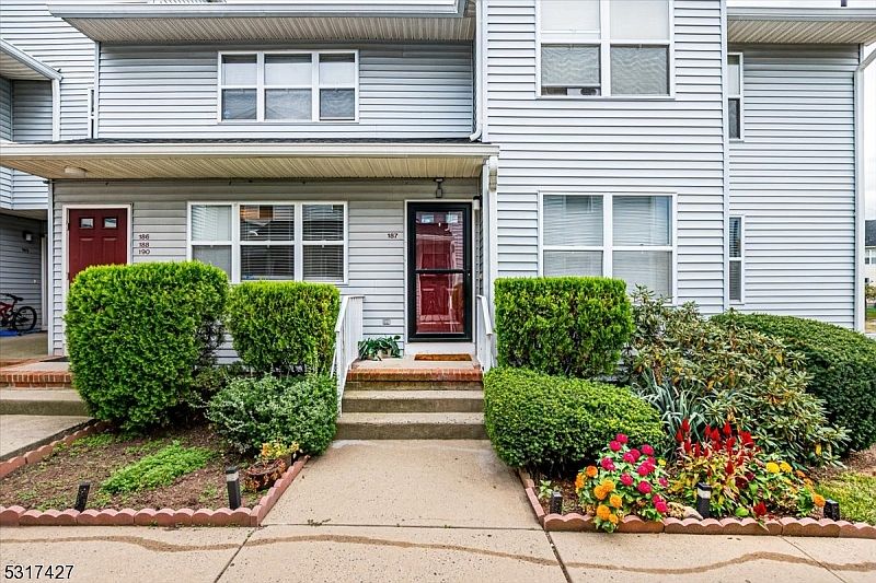 1st image of 187 Bexley Ln #187