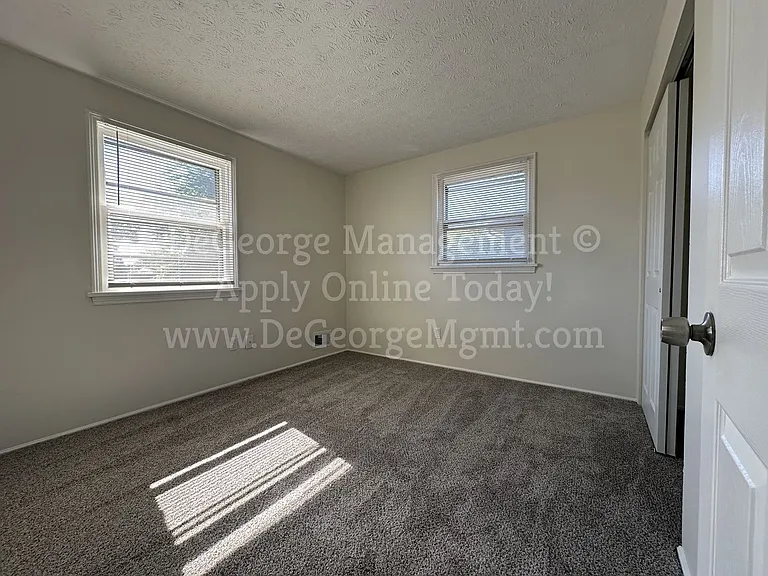Sterling Square Townhomes — Photo 15