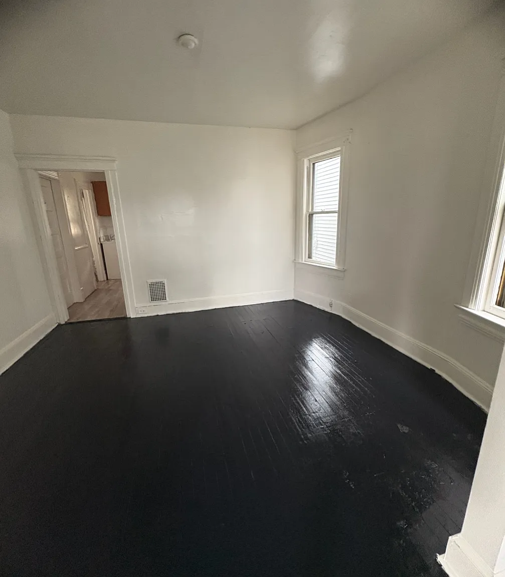 623 Crown Ave — Photo 3