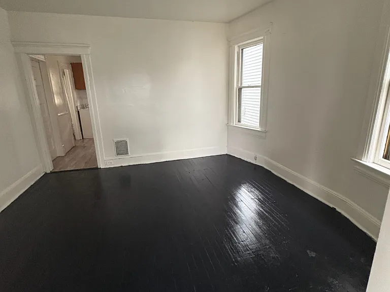 623 Crown Ave — Photo 3