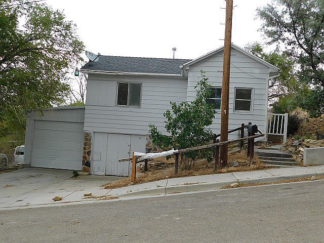 1st image of 737 4th Ave W