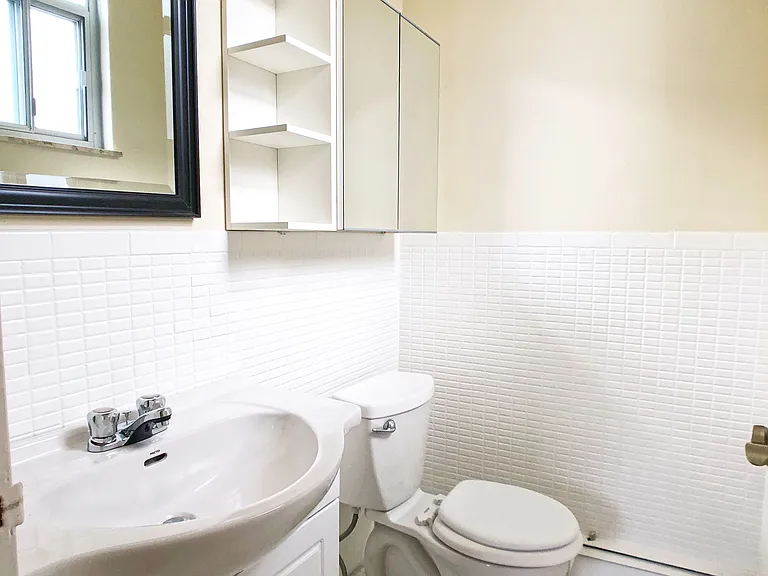 335 Lonsdale Rd #502 — Photo 13