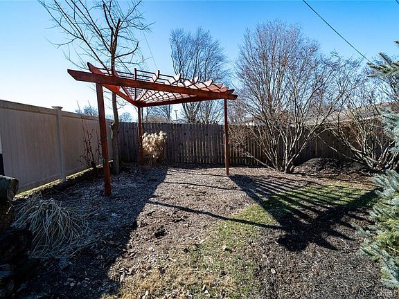 4th image of 312 Camborne Dr