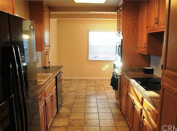 3rd image of 419 E Alvin Ave