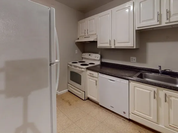 15 Park Vale Ave APT 2B, Boston, MA 02134