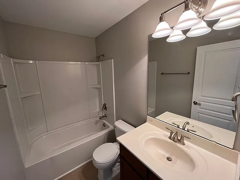 8206 Yaxley Hall Dr — Photo 21