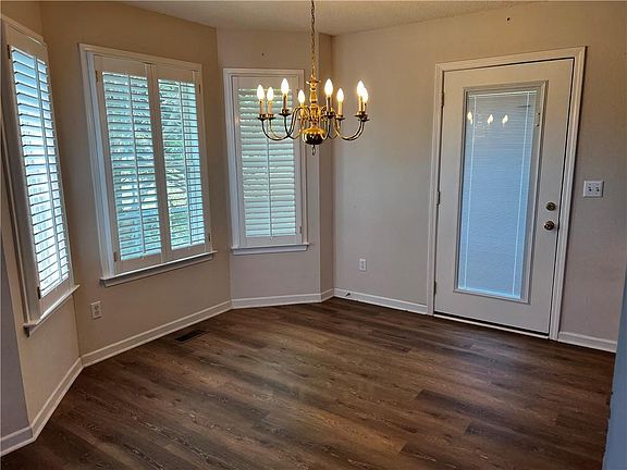 4th image of 115 Chelcy Dr SE