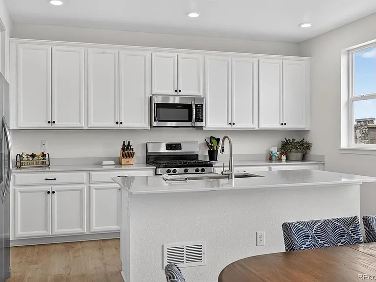 11029 Ursula St — Photo 12