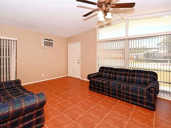 3rd image of 2115 Ivy Pl
