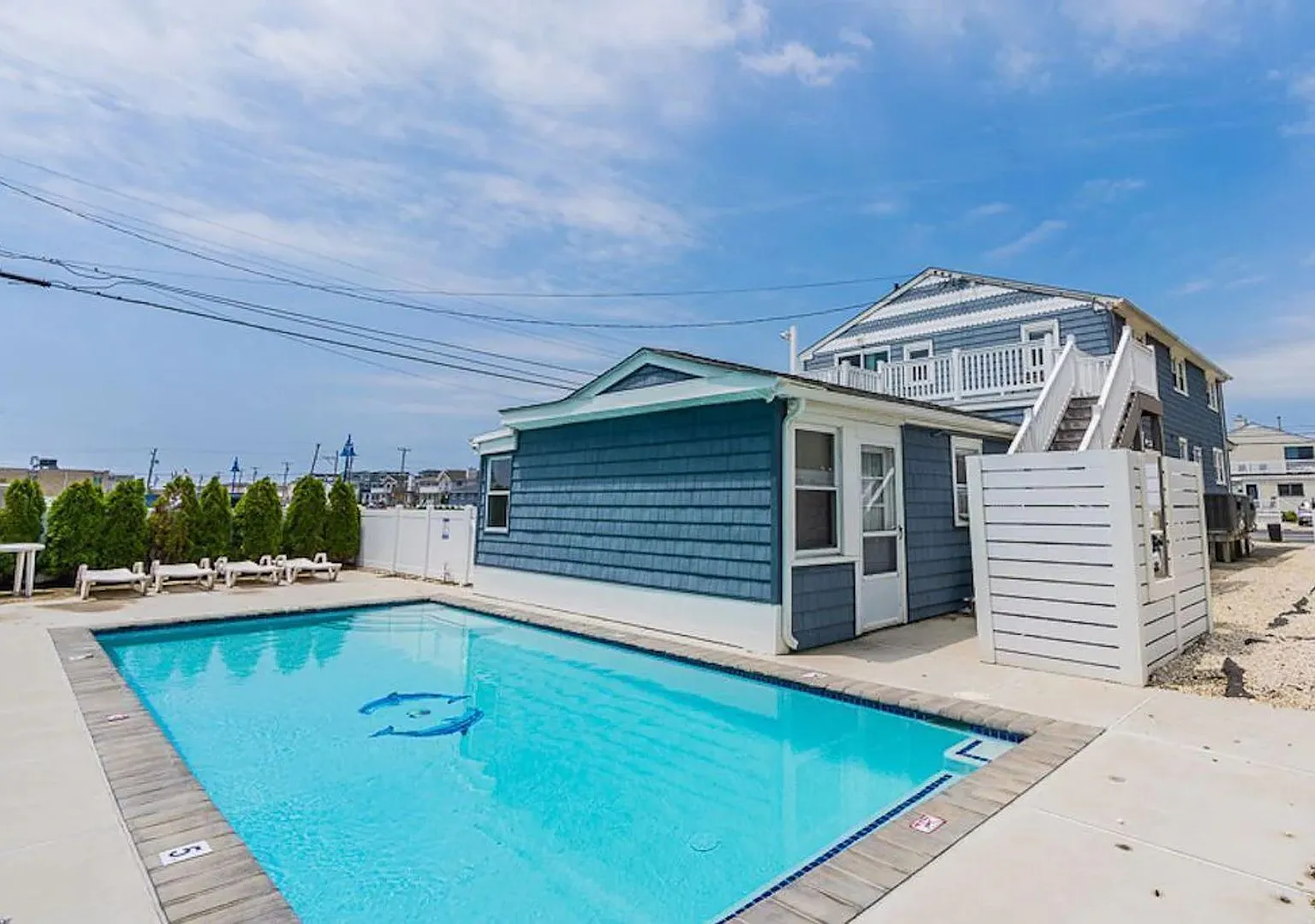 Beach Block - 2 Bed / 1 Bath - Winter Rental Only - Accommodates 4 — Photo 2