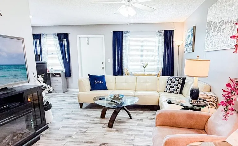 15 Vista Palm Ln — Photo 1