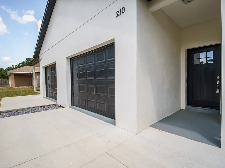 210 Parrotte Ct — Photo 8