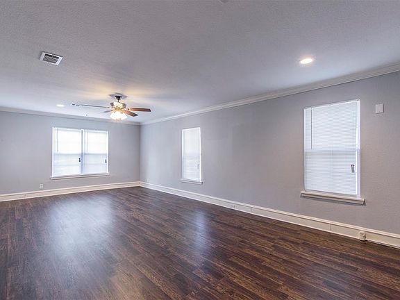 4th image of 618 Crockett Ave