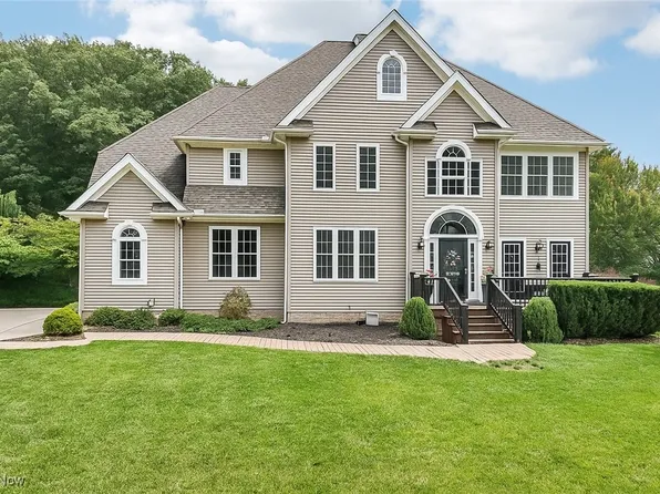 1759 E Sapphire Dr, Hudson, OH 44236